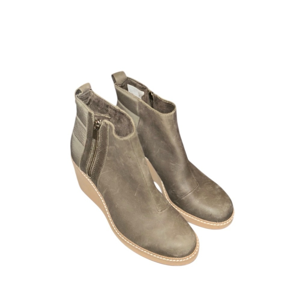 Toms Olive Wedge Ankle Boots size 9